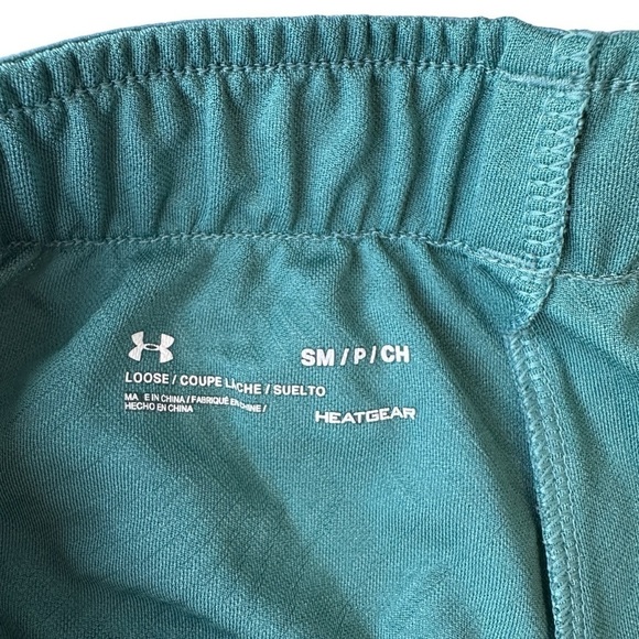 UNDER ARMOUR WOMEN’S HEATGEAR LOOSE FIT SHORTS SIZE SMALL  GREEN PINK - Picture 11 of 13